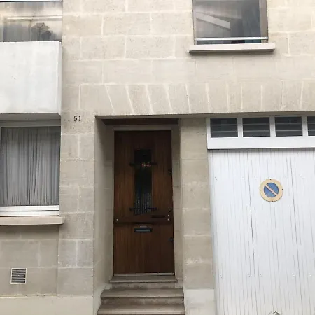 펜션 Cozy House With Courtyard Center